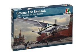 Italeri 1/48 Cessna 172 Skyhawk 1987 Landing on Red Square