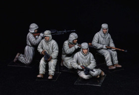 Miniart 1/35 Soviet Assault Infantry Winter Camouflage Cloaks