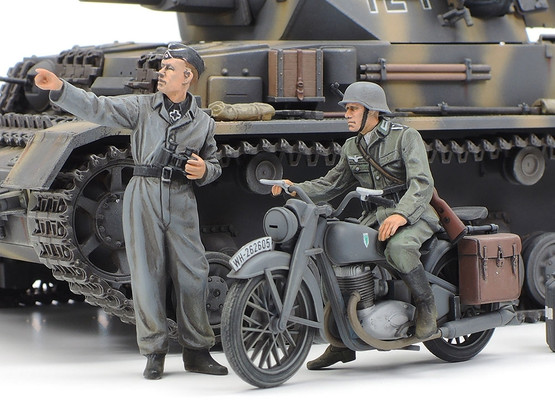 Tamiya 1/35 Panzerkampfwagen IV Ausf. G Early Production & Motorcycle Eastern Front