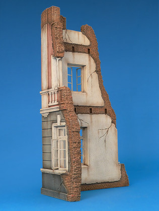 MiniArt 1/35 Ruined City Building