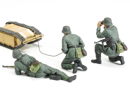 Tamiya 1/35 German Assault Pioneer Team & Goliath Set