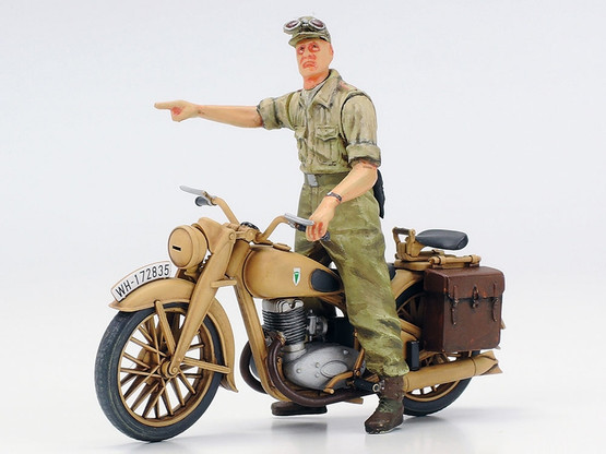 Tamiya 1/35 Sd.Kfz. 222 Leichter Panzerspähwagen (4x4) Afrika-Korps