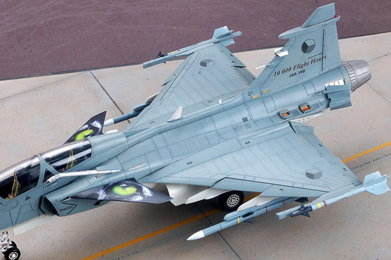 KittyHawk 1/48 Saab JAS-39B/D Gripen