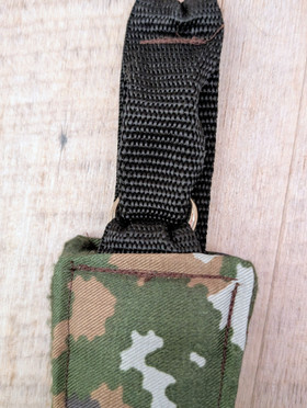Puolikiristävä kaulapanta 5x41-46 cm, camo, vihreällä, pehmeällä vuorella
