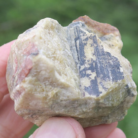 Beryllikide pegmatiitissa 170g Suomi Hi95-40