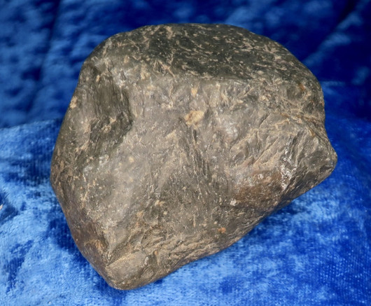 Basaltti 227g raakakivi Laitila Suomi Hi38b