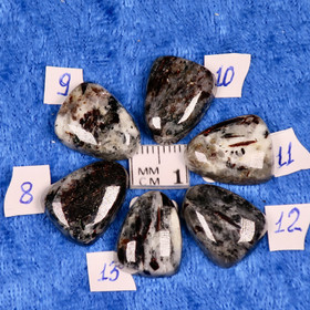 Kapussi astrofylliitti 13x17mm cabochon KIILA