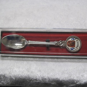 Lusikka Suomi-Finland, liput vaakunalla, rasiassa