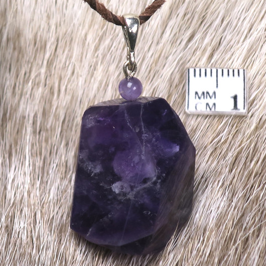 Riipus ametisti, tumma viistehiottu, kookas SHAMAN1