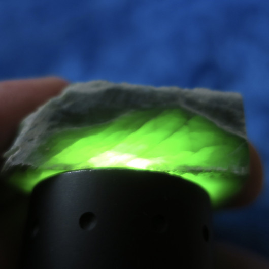 Nefriitti iridisoiva 40g pala  nro30-4 