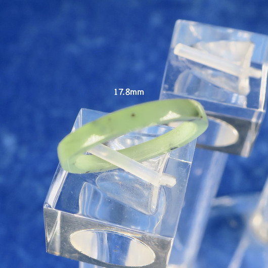 Sormus nefriitti kivisormus. Valitse koko valikosta