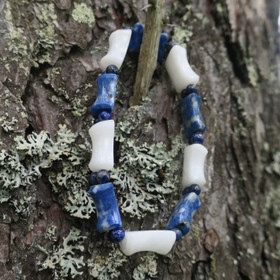 Rannekoru lapis latsuli ja lumikvartsi, sinivalkoinen. Lumi5