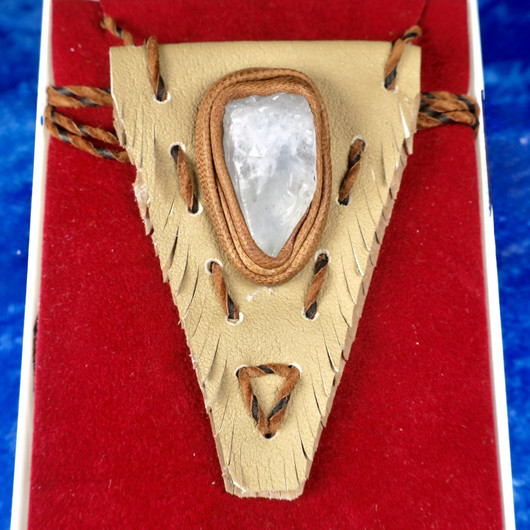 Selestiini enkelikivi riipus  intiaanityylinen nahkakoru 