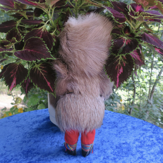 Nukke peskinukke, 28cm, poronkarvapuku päällä