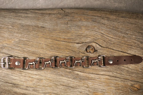 Nahkarannekoru metallihirviä