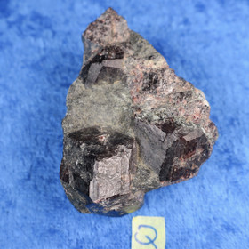 Almandiini granaatti  72g 50x40x20mm  Nappikallio Hi184Q