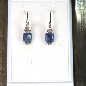 Korvakorut kyaniitti nelikulmainen ja hopeakukat K