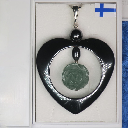 Riipus vihreä aventuriiniruusu ja hematiittisydän sisäkkäin