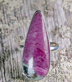 Hopeasormus rubiinizoisiitti 19.2mm, pisara nro4