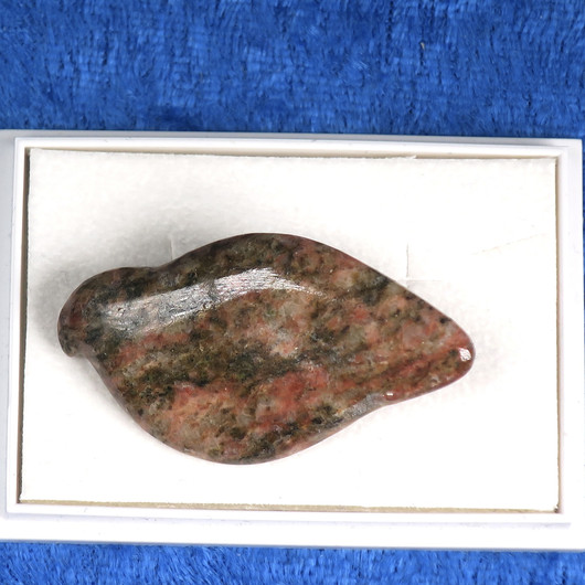 Rintakoru riekko graniitti punaruskea. Suomi