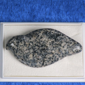 Rintakoru riekko, graniitti mustaharmaa. Suomi