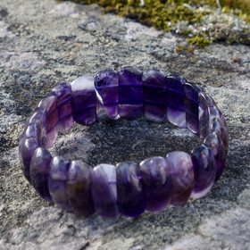 Rannekoru ametisti 18mm leveä puolikuu. 