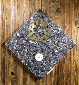 Seinäkello larvikiitti lämpömittarilla 30x30cm kulmittain 312-4