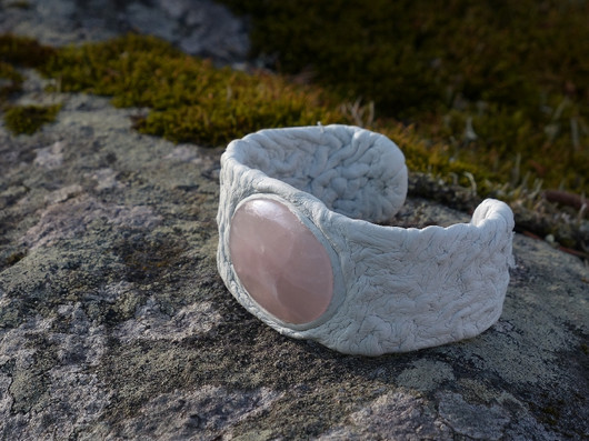 Nahkarannekoru ruusukvartsi, luonnonvalkoinen nahka 