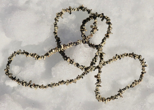 Helmet dalmatianjaspis sipsimalli kaulahelmet  68cm