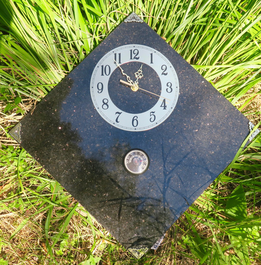 Seinäkello  gabro 30x30cm lämpömittarilla, kulmittain 348-1