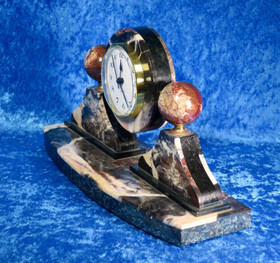 Pöytäkello jaspiskello alustan leveys 28cm, korkeus 14cm, uniikki!