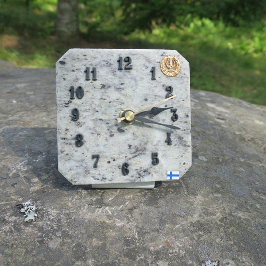 Pöytäkello marmori, 14k kultalyyralla, ylioppilaalle!