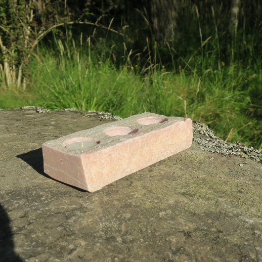 Tuikkualusta marmori, 3 tuikulle