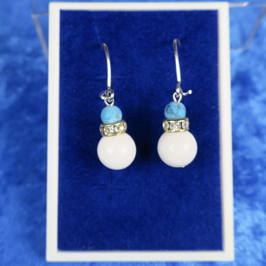 Korvakorut lumikvartsi ja magnesiitti