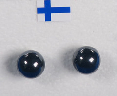 Nappikorvakorut hematiitti musta 8mm