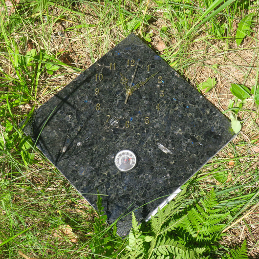 Seinäkello spektroliitti 30x30cm lämpömittarilla, kulmittain 54-1