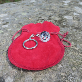 Avaimenperä Swarovskin kristallia 2cm, jossa joulupukki ja poro