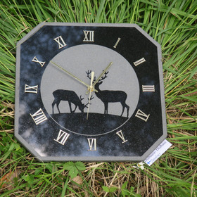 Seinäkello porot, diabaasi 32x32cm kivikello