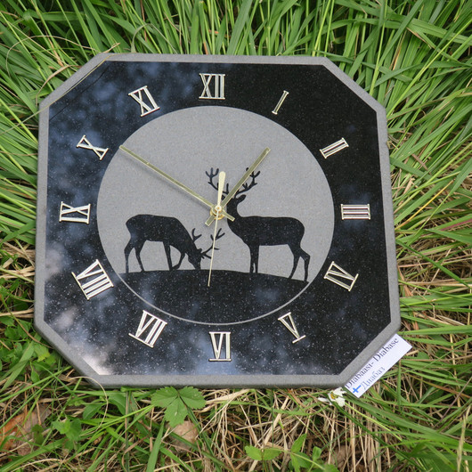 Seinäkello porot, diabaasi 32x32cm kivikello