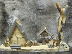 Pöytäkello kelopuuta pituus 54cm. Rakovalkealla