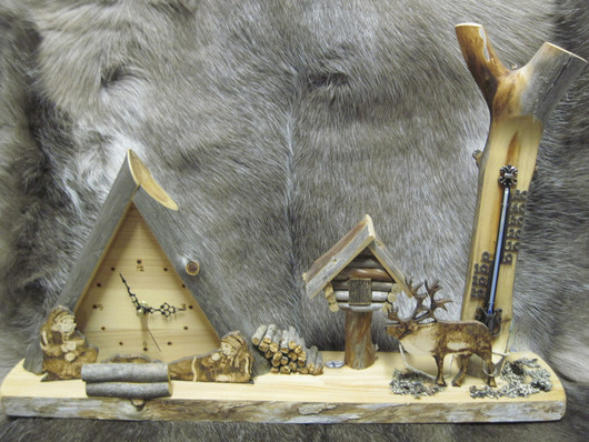 Pöytäkello kelopuuta pituus 54cm. Rakovalkealla