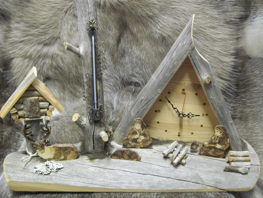 Pöytäkello kelopuuta pituus 46cm. Nokipannukahvit