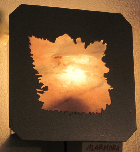 Kivilamppu: Marmori 'lehti', metallireunus 25x25cm Seinävalaisin