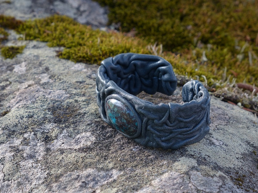 Nahkarannekoru krysokolla, siniharmaa nahka