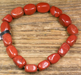 Rannekoru punainen jaspis, kulmikas, joustavassa silikoninauhassa