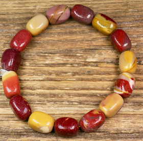 Rannekoru mookaiittijaspis, kulmikas joustavassa silikoninauhassa 