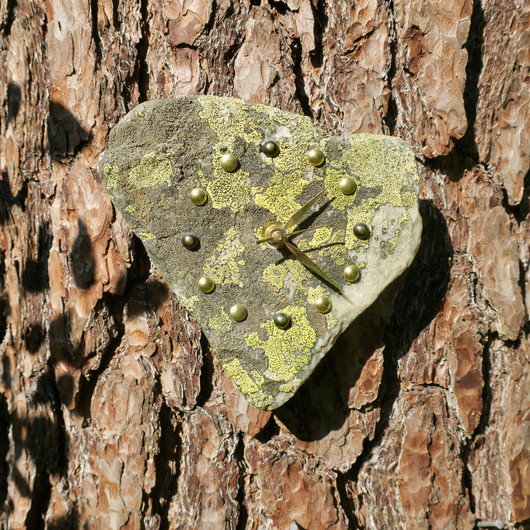 Seinäkello kvartsiitti sammalkivikello 18x17cm Tervola Suomi 310-D