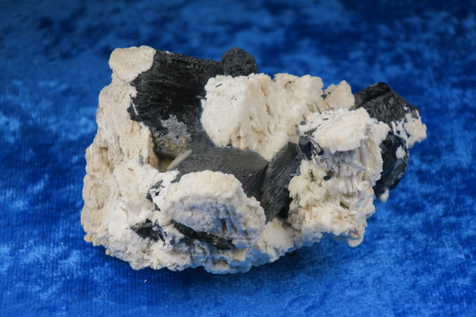 Musta turmaliini kidesykerö 172g  Namibia 327xxk