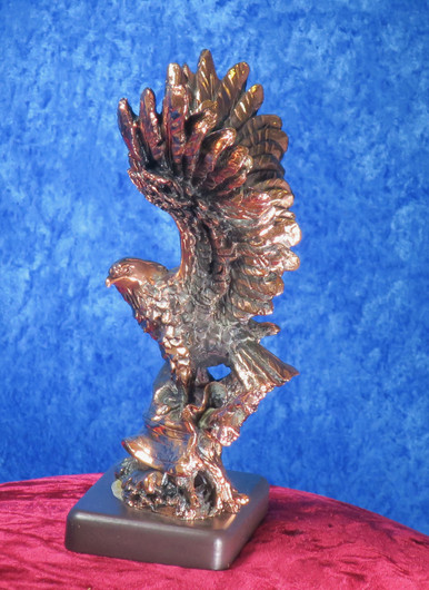 Patsas kotka, kuparipinnoitettu, korkeus 21cm, katse vasemmalla