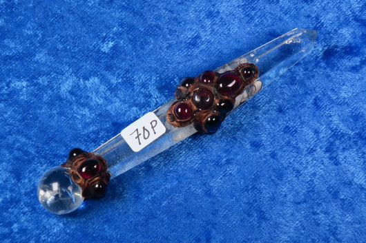 Chakrahoitosauva almandiini ja vuorikide. Valitse